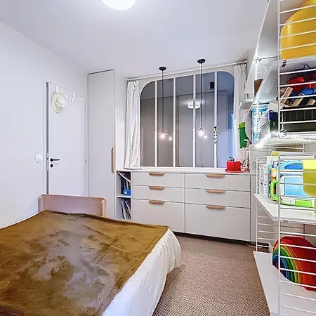 Designer Near Sacre-coeur Apartment